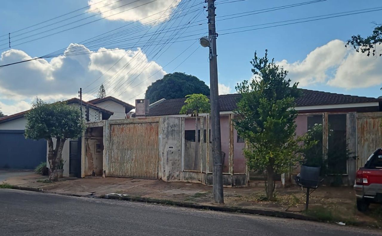 Casa com 3 quartos (foto 2 de 3)