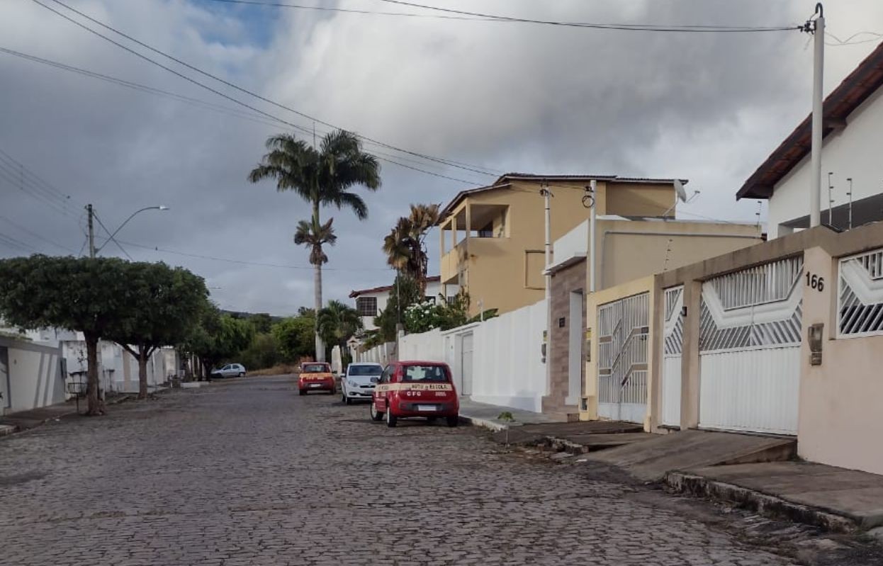 Casa com 7 quartos no Centro (foto 3 de 3)